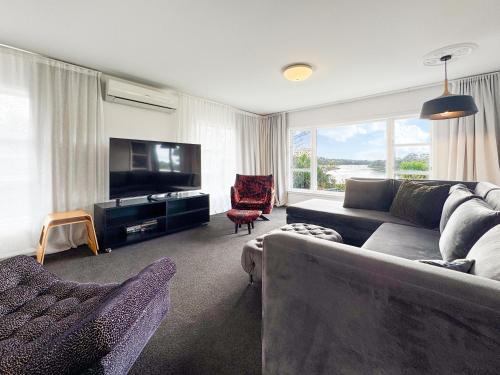 Te Atatu Peninsula Wohnung | Perfect Peninsular Location - 3 BR Family Home