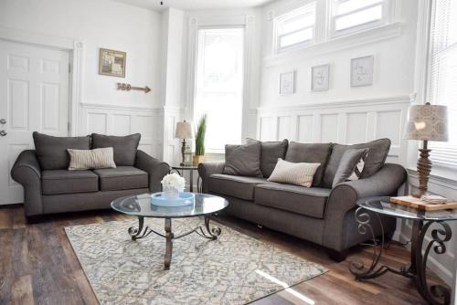 Crafton Haus | Perfect Pittsburgh Home Close To City & Airport