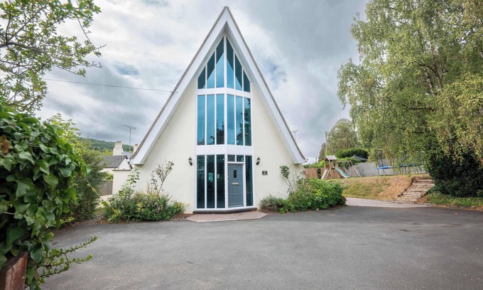 Whitchurch Haus | Perfect Retreat With Parking, Garden & Great Views