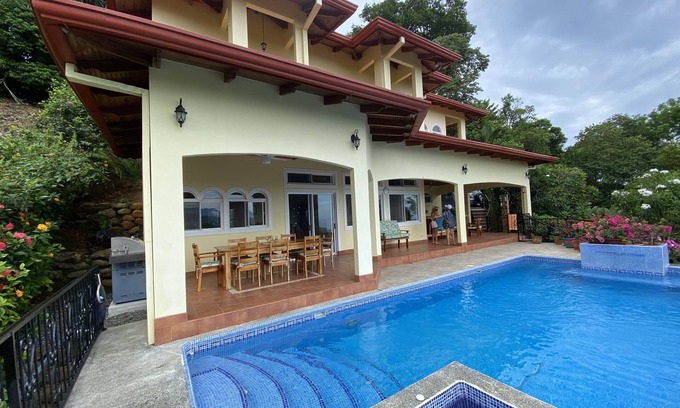 Ballena Haus | Perfect viewing of migrating Pacific whales, from the hills above Ojochal