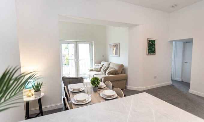 Plasnewydd Wohnung | Perfectly Placed: Cozy Flat in the City's Heart