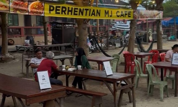 Kampung Pasir Hantu Resort | PerhentianMj FishermanVillage