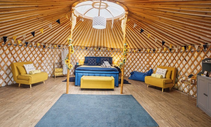 Great Ellingham Wohnmobilvermietung | PERIGNON Luxury Heated Yurt with Private Hot Tub
