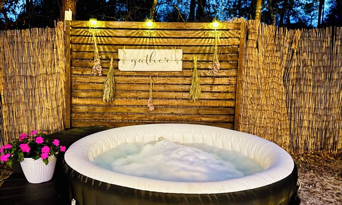 DeLand Haus | Personal Campsite: AC, inflatable Hot Tub, WiFi, Fire Pit, Outdoor Shower & BBQ