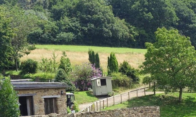 Longhope Haus | Pet Friendly - 2 Guests - Shepherds Hut