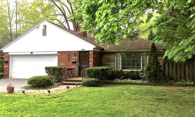 Northwest Akron Haus | Pet Friendly - 6 mi from National Park, Blossom Music