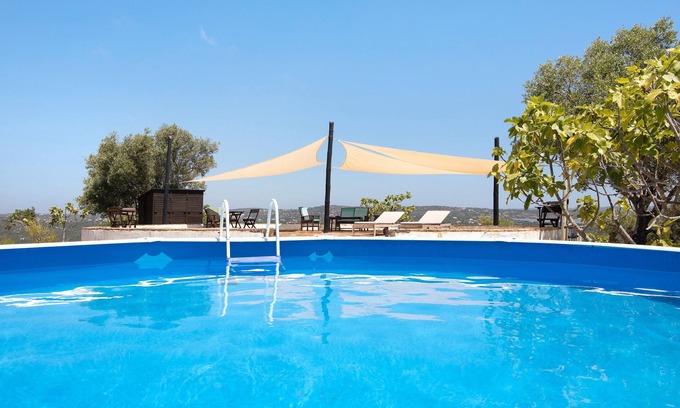 Charneca Haus | Haustierfreundliche 'Charmante 2Br Colonial Villa' mit Gemeinschaftsterrasse und -pool und WLAN