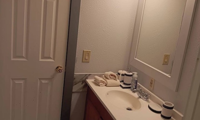 Northeast Reno Haus | Pet friendly & Charming 3-bedroom mobile home with WiFi, in fabulous Reno-Tahoe