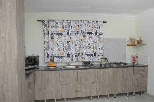 Kareeberg Wohnung | Pet-Friendly, Close to Airports, Golf & Schools