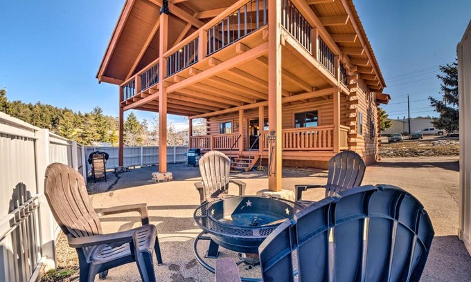 Cloudcroft Haus | Pet-Friendly Cloudcroft Cabin Walk to Shop, Food