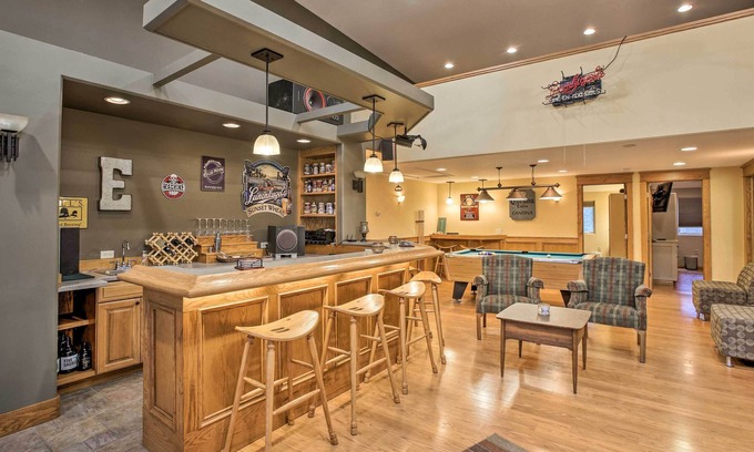 Beulah Hütte | Pet-friendly Home, 2 Mi to Crystal Lake!