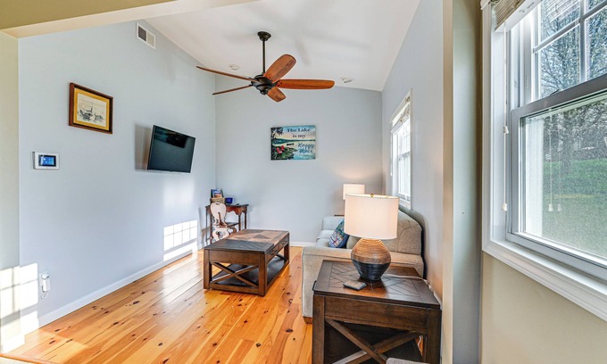 Honeoye Hütte | Pet-friendly Honeoye Cottage Rental: Walk to Lake!