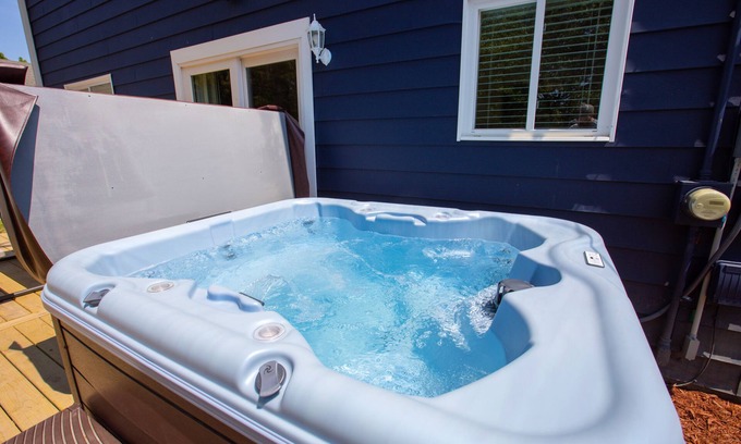 Bay City Haus | Pet-Friendly | Large Group | Hot Tub - All Year