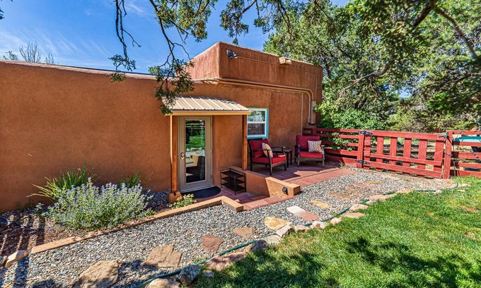 Canoncito Bed & Breakfast | Pet Friendly Piñon Heaven