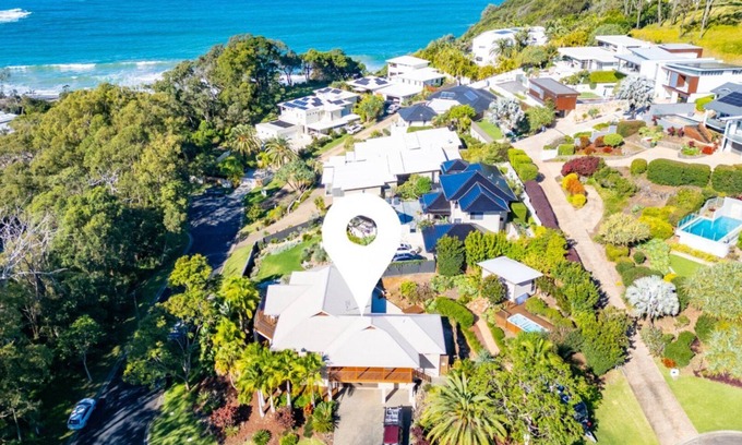 Korora Haus | Pet Friendly, Pool, Beachside BBQ Heaven, Sleeps 8-10