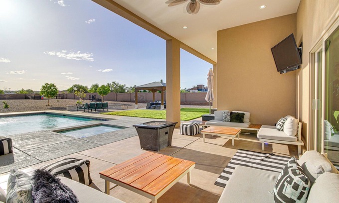 Rio Rancho Haus | Pet-Friendly Rio Rancho Home w/ Fire Pit