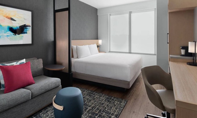 Dunwoody Hotel | Pet-Friendly Stay w/ Daily Free Breakfast Minutes to LEGOLAND® Discovery Center