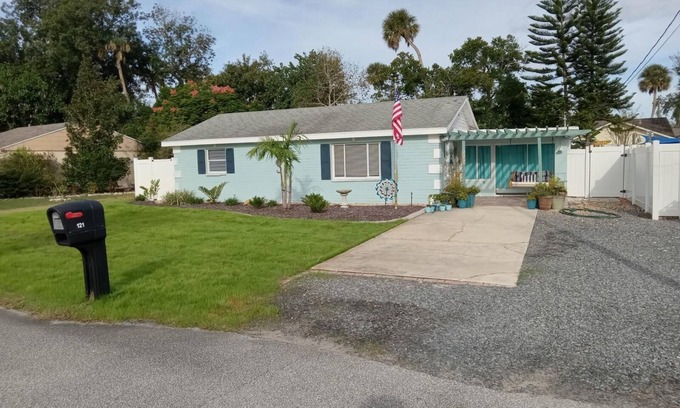 Edgewater Haus | Pet Friendly with no pet fees and pool access " The Riverwalk cottage"