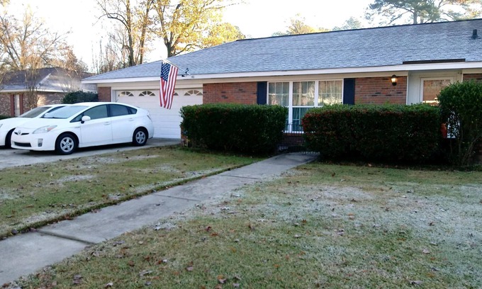 Columbus Haus | Pet Friendy 3/2 with screened in patio and privace fenced-in back yard!