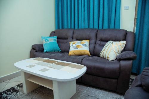 Mbotela Haus | Pete's serene suite - one bedroom