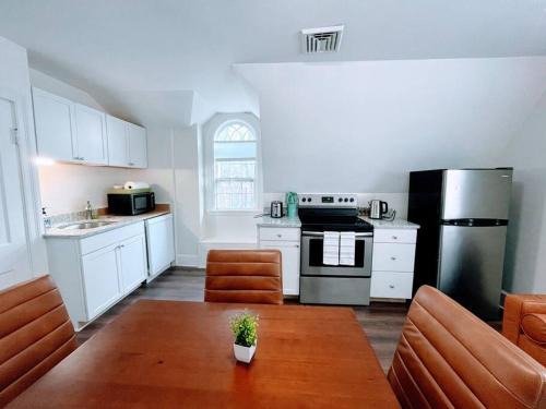 Andover Wohnung | Phillips Academy Andover Two-Bedroom Apartment and Free Parking