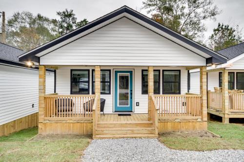 Picayune Haus | Picayune Home with Porch - Near Bogue Chitto Refuge!