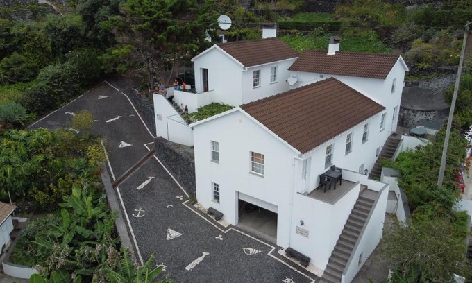 Calheta de Nesquim Haus | PICO HOLIDAY RENTALS, Casa Do Avô Faidoca