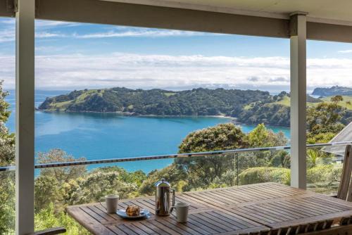 Waiheke Island Haus | Piemelon Bay Views - Coast & Country