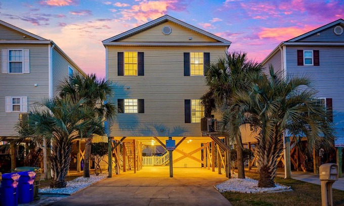 Surfside Beach Haus | Pier View Paradise Surfside