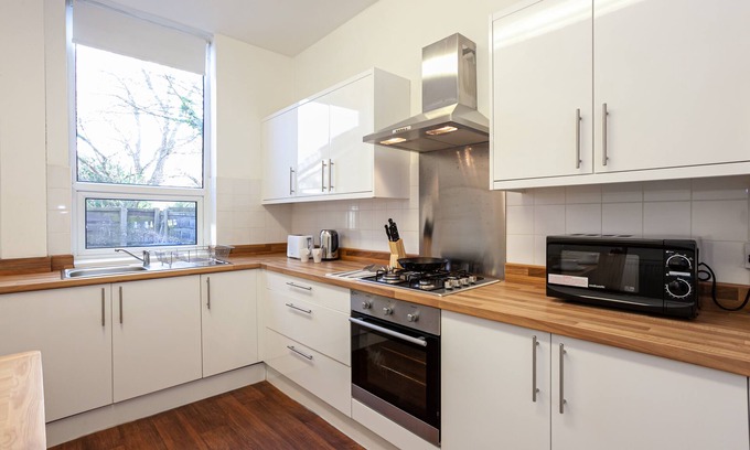 Walkden Haus | Pillo Rooms - Cosy 2 Bed House in Eccles