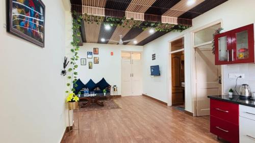 Kuthar Wohnung | Pine Forest Vibes Kasauli With Sitting Area Availbale & Garden Space, 1BHK,2BHK,3BHK,4BHK,10BHK