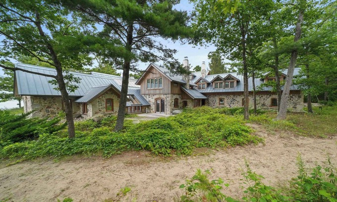 Williamsburg Haus | Pine Hollow - 9 Minutes to the Horse Show!