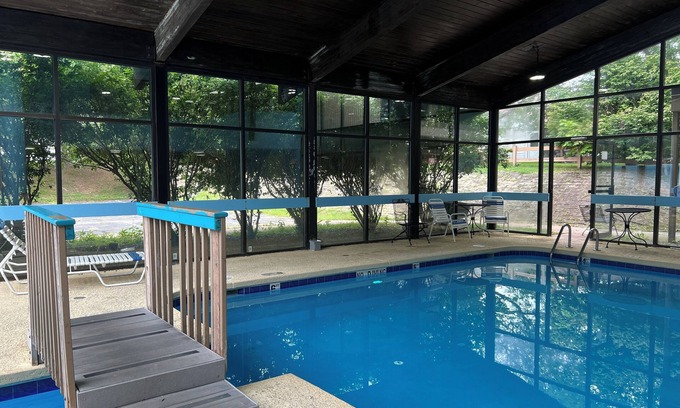 La Porte Hotel | Pine Lake Resort and Banquets