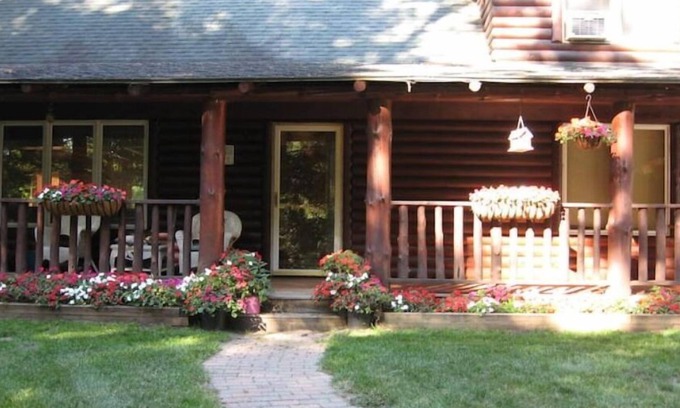 Mount Pleasant Wohnung | PINE LODGE ~ Cozy and Snug ~ A great get-away!