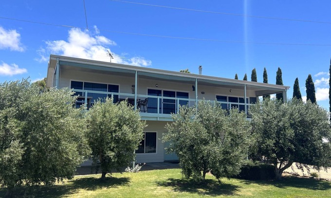 Muloowurtie Hotel | Pine Lodge, Pine Point