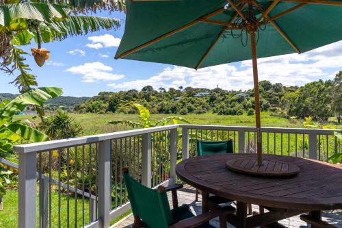 Raglan Haus | Pineapple Palace Studio