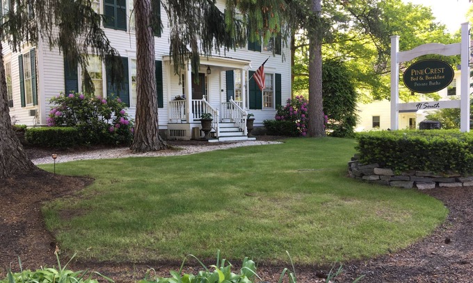 Gorham Bed & Breakfast | PineCrest Inn