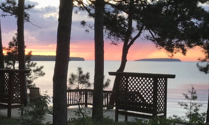 Au Train Haus | 8500 'Private Estate / 700ft Superior Sandstrand / Indoor Cinema / 10 Minuten nach Munising