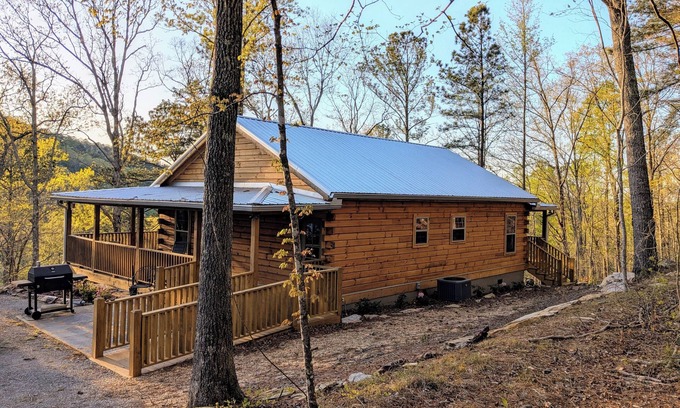 Talladega Haus | Pinhoti Ridge Retreat Cabin 3 Treetop