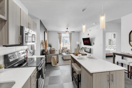 Rogers Wohnung | Pinnacle Heights 2Bdrm 2nd flr Pool Fitness Center Yoga Studio Dog Spa