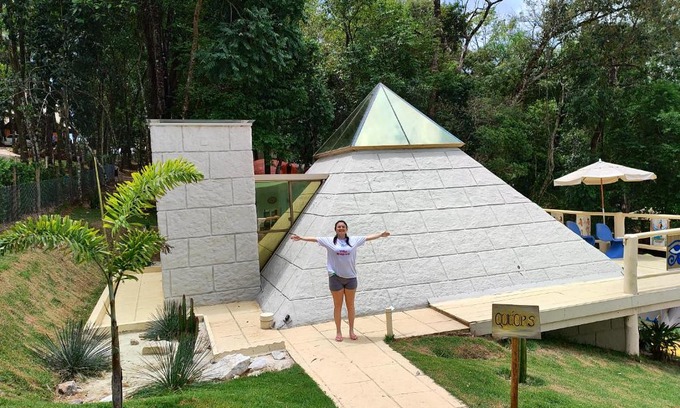 Bueno Brandao Kabine | Pirâmide Quéops, Vila Mágica