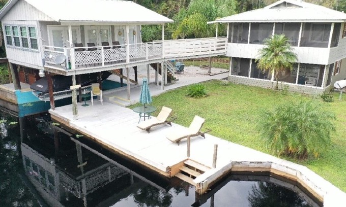 Astor Haus | Piratenbucht Astor - Flussrückzug