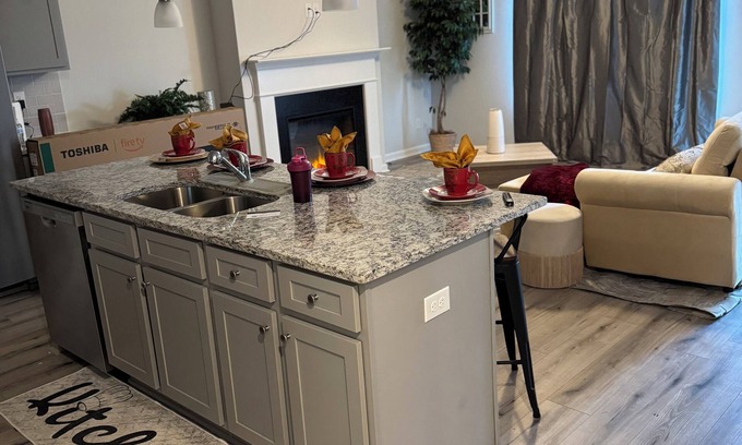 Lovejoy Haus | Pit stop Paradise nA Charming 3-bedroom house in Hampton with AC and WiFi