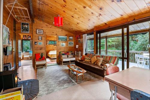 Pukawa Haus | Piwakawaka ā Pukawa - Pukawa Bay Holiday Home