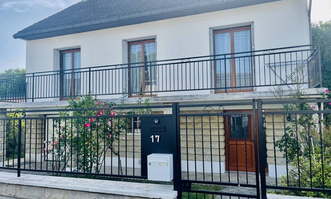 Chelles Haus | Pleasant house with garage