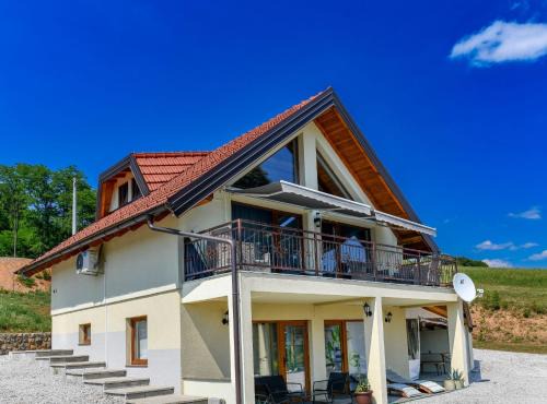 Barilovic Haus | Plivanje u zalazak sunca