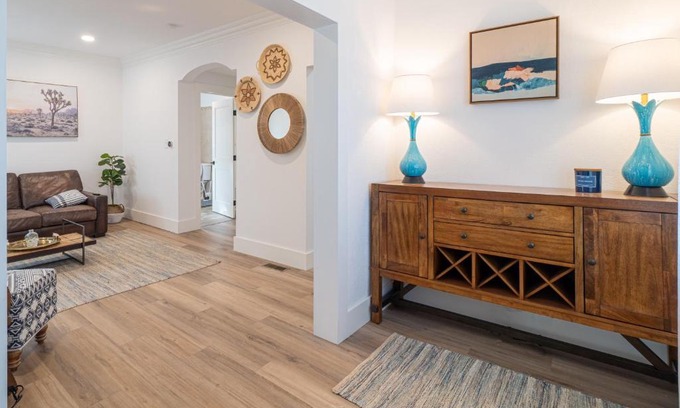 Downtown Reno Wohnung | Plush 2-bed apt in Riverside Heights!