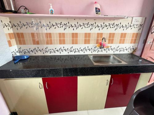 Suchindram Haus | PM COTTAGE-2nd FLOOR-NON AC ROOM WITH GREEN NATURAL VENTILATION ONLY FOR PILGRIMS ,FAMILY OR BACHLOR