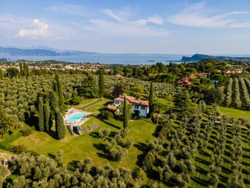 Puegnago del Garda Haus | PODERI LA ROCCHETTA Countryside Estate on the Hills of Lake Garda
