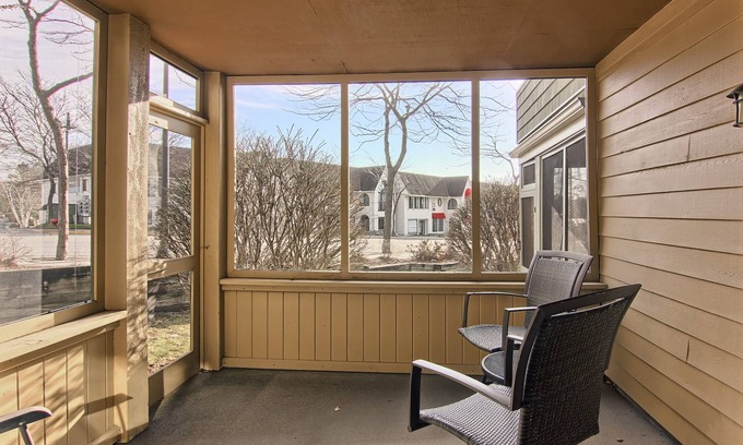 Charlevoix Eigentumswohnung | Schöne Suite, perfekt für Paare, die in der Innenstadt von Charlevoix Urlaub machen!